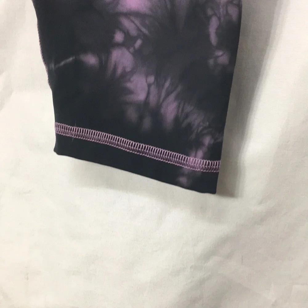 Lululemon Athletica Women’s Black and Purple Tie Dye Pants Size 6 Like-New